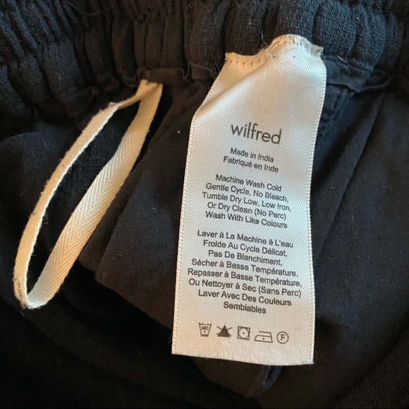 Aritzia | Wilfred | Bertaud Shorts — Black | Size XS - Picture 10 of 15